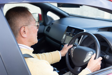 シニア　高齢者　車　運転　