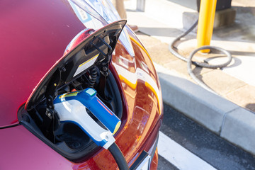 電気自動車　充電