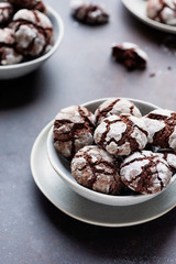 crinkle cookies in icing sugar