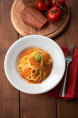 Spaghetti conditi con bottarga di muggine, tipica Cucina Sarda 