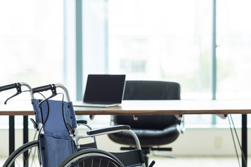 車椅子　ビジネス