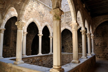 Fototapeta na wymiar France, côte d'azur, îles de Lérins, le monastère fortifié a été construit dès la fin du XI ème siècle, ce monument historique servait à protéger les moines des attaques des sarrasins.