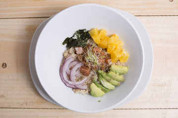 Poke bowl with tuna, avocado and quinoa