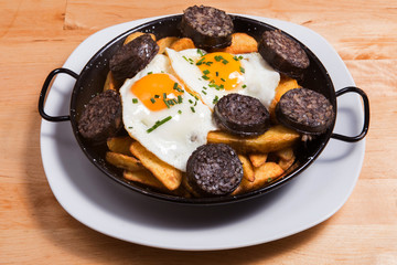 Huevos rotos, great eggs with potatoes.