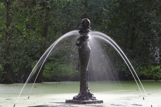 Springbrunnen Regentrude in Breklum im Park