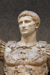 Statue antique de l'Empereur Auguste