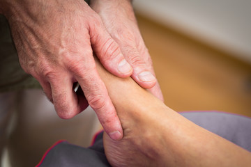 Soin et massage des pieds pour une remise en forme avec un spécialiste