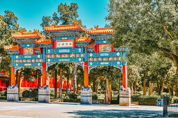 Obraz premium Jingshan Park, or the Coal Mountain, near the Forbidden City, Beijing, China.Inscriptions means 