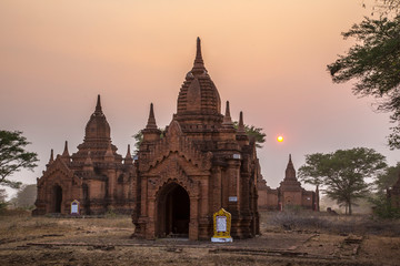 Fototapeta premium The sunset of some Bagan temples. Myanmar