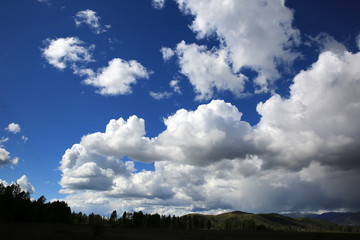 Obraz na płótnie Canvas Thunderclouds in the Altai mountains