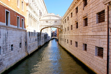 Fototapety  Wenecja latem jeden z wielu kanałów wodnych