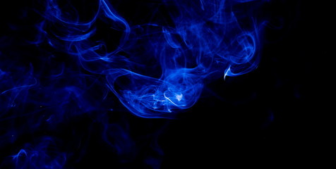 Obraz premium Blue smoke on black background