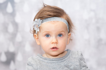 Zapatrzona Dziewczynka Portret  © Lukasz