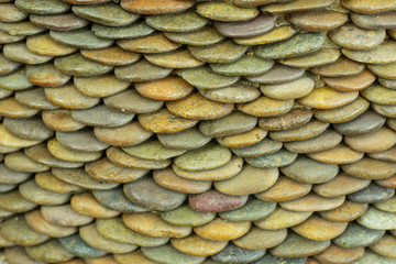 The multicolored pebbles from the river were cleaned and arranged in a beautiful manner, adorning the concrete walls.
