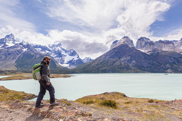 Fototapeta premium Krajobraz „Los Cuernos” (ang. The Horns) i jeziora Nordenskjöld - Park Narodowy Torres del Paine