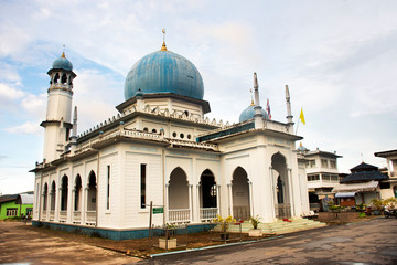 Fototapeta na wymiar Central Mosque or Masjid klang of Betong city for thai people and foreign travelers travel visit and respect praying at Betong valley on August 16, 2019 in Yala, Thailand