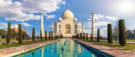 Taj Mahal in India, panoramic view, Agra, Uttar Pradesh - obrazy, fototapety, plakaty