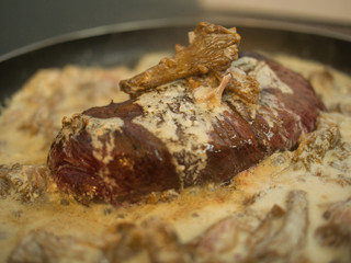 Plat cuisiné avec des champignons 
