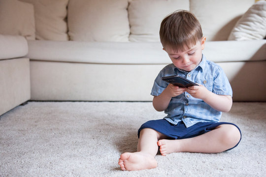 No parental control on new technologies for children with smart phones at home.