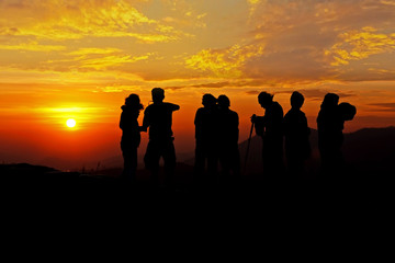 Fototapeta premium Tourist with sunrise on mountain