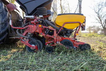 Obraz premium Einzelkornsämaschine im Einsatz Direktsaat Mulchsaat