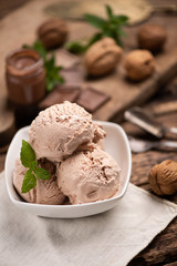 Hazelnut Icecream. Cream, almond.