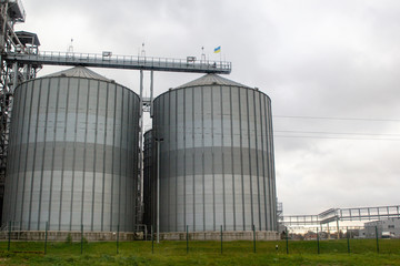 Obraz premium Big tank factory constructions