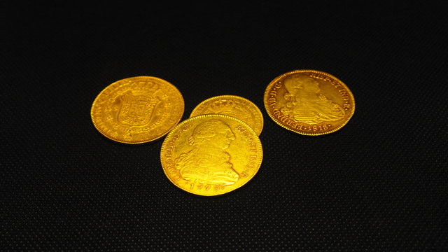 Monedas de oro, dolar espa&ntilde;ol, ocho escudos. &Eacute;poca de la am&eacute;rica espa&ntilde;ola. 