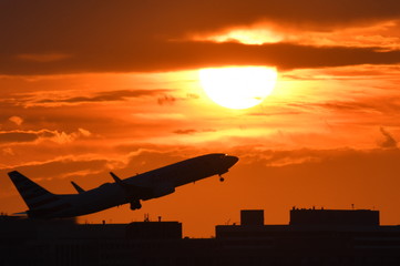 B737 Taking-off during the Sun Set