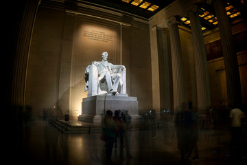 Image of the many tourists inside the Lincoln Memorial.