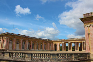 Fototapeta premium Grand Trianon w parku pałacu wersalskiego