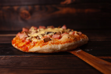 
Instructions for making pizza. Step sixteen. Bake pizza in the oven or in a slow cooker at a temperature of 180 degrees for 10-15 minutes. DIY