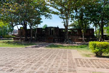 Phimai Historical Park,Phimai built according to the traditional art of Khmer. Phimai Prasat Hin probably started to build during the reign of King Suryavarman 1, the16th century Buddhist tempes.