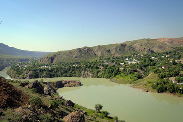 Fototapeta na wymiar Naryn river view near Tashkomur town, Kyrgyzia