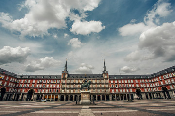 Calles del centro Madrid vacias debido al confinamiento derivado de la pandemia mundial covid-2019