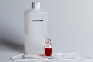 Covid-19 Blutproben Flasche und eine Flasche Desinfektionslösung