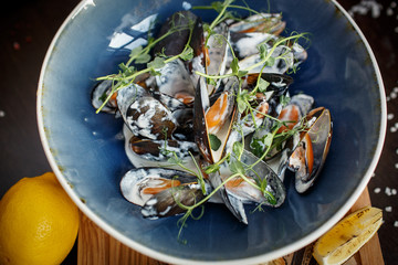 mussels with greens