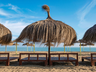 Gran parasol en la playa en un día con sol en Torremolinos © Juanmi