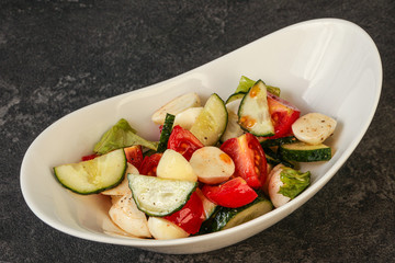 Salad with vegetables and mozzarlla