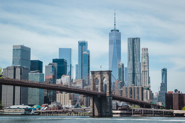 Fototapeta na wymiar Brooklyn bridge and Manhattan cityscape