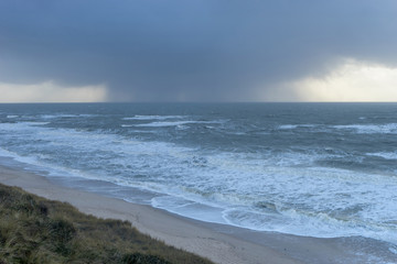 Fototapeta na wymiar North Sea coast on the island of Sylt with dark storm clouds
