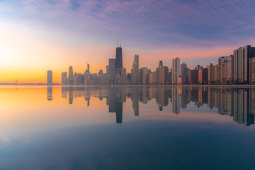 Fototapeta na wymiar Chicago Skyline Cityscape at night and blue sky with cloud, Chicago, United state