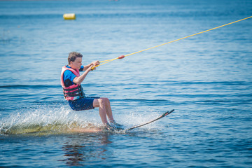 Jazda na nartach wodnych, uprawianie sportów podczas obozów sportowych, kolonii, summer camp
