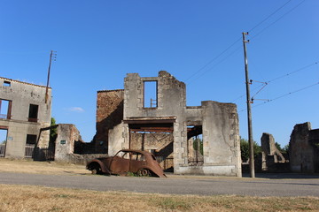 Coche abandonado de la guerra