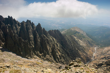 Crestas de Los Galayos en la vertiente sur del Parque Regional de la Sierra de Gredos.