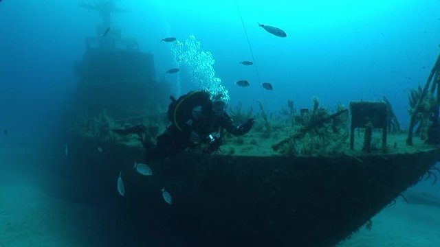 wreck dive underwater shipwreck scuba divers to explore ocean scenery of ship wrecks