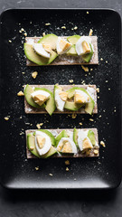 bread with avocado and egg