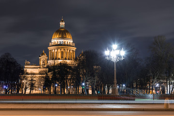 Fototapeta na wymiar night view of St. Isaac's Cathedral in Saint Petersburg