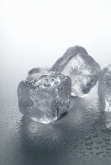 Obraz premium Some thawing ice cubes on a tabletop.