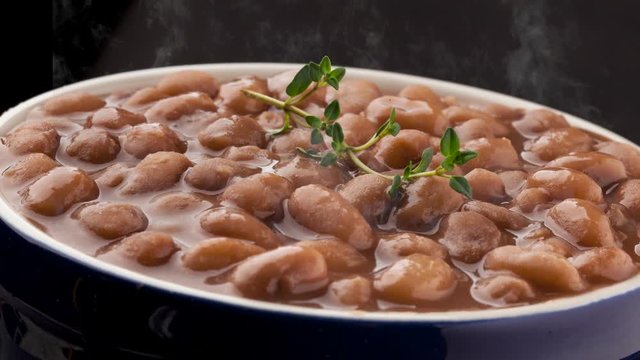 Feij&atilde;o carioca no bowl r&uacute;stico